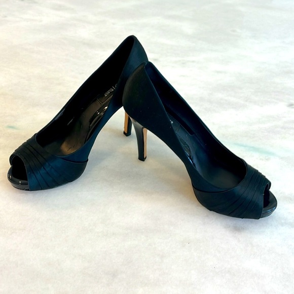 White House Black Market Women's Black Satin London Peep Toe Heels Size 6.5 - Picture 9 of 9